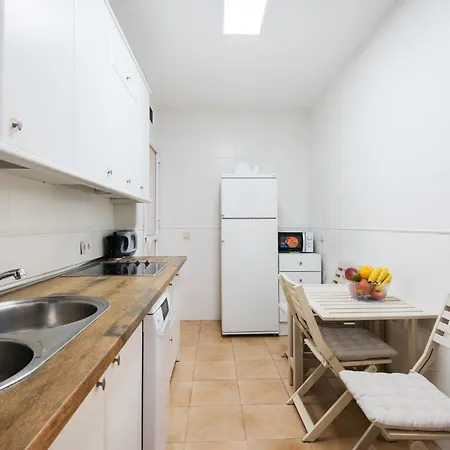 Апартаменты Atarazanas River Road *