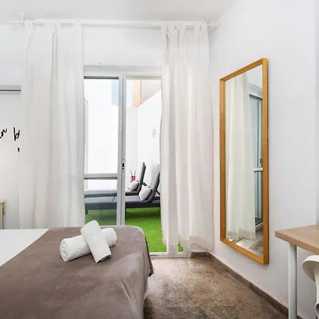 Atarazanas River Road Апартаменты Малага