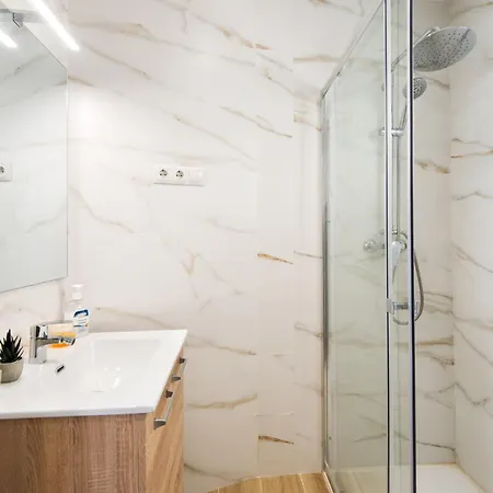 Atarazanas River Road Малага