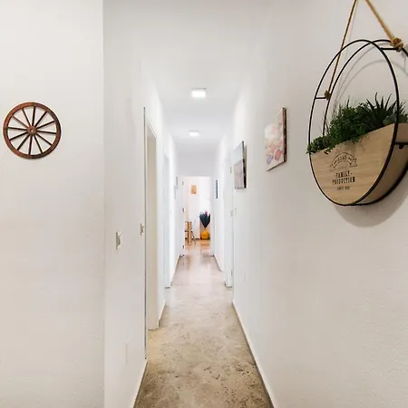 Atarazanas River Road