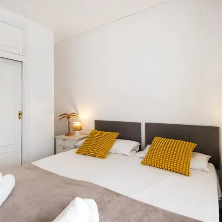 Апартаменты Atarazanas River Road