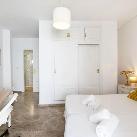 Atarazanas River Road